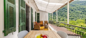 Muzio-rural,pvt gdn&pool, sea 20' 
008042-LT-0050