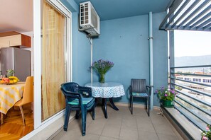 Outdoor dining - Comfy Split City Apartment Atrium (Split)
