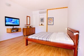 4 bedrooms, free WiFi, bed sheets