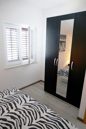 2 bedrooms, iron/ironing board, free WiFi, bed sheets