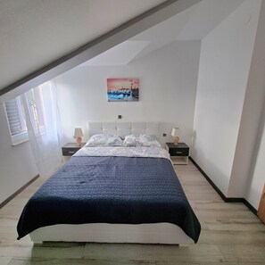 2 bedrooms, iron/ironing board, free WiFi, bed sheets