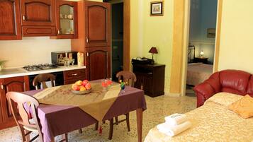 1 chambre, fer et planche Ă repasser, Wi-Fi, draps fournis