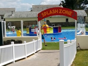 Outdoor pool - 6 berth Static Caravan, 2 Bedroom on a beautiful site  in Bude, North Cornwall. (bude)