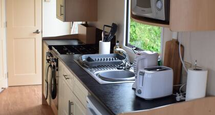 6 laiturissa Staattinen Caravan, 2 makuuhuoneen kauniilla päällä Budessa, Pohjois Cornwall.