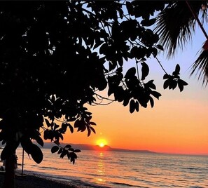 Beach nearby, sun-loungers, beach towels