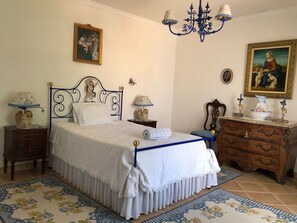 4 bedrooms, desk, iron/ironing board, travel cot