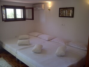 1 bedroom, iron/ironing board, WiFi, bed sheets - A2 Studio Apartment of Villa Sonia & Teo, Hvar,Croatia with heated,infinity pool (Hvar)
