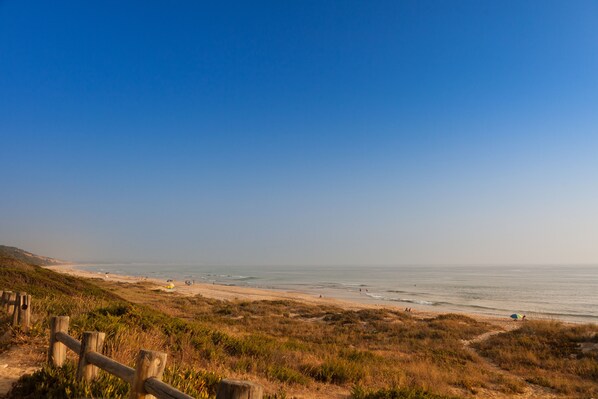 Beach nearby - bwelcome aroeira beach & golf (Charneca de Caparica)