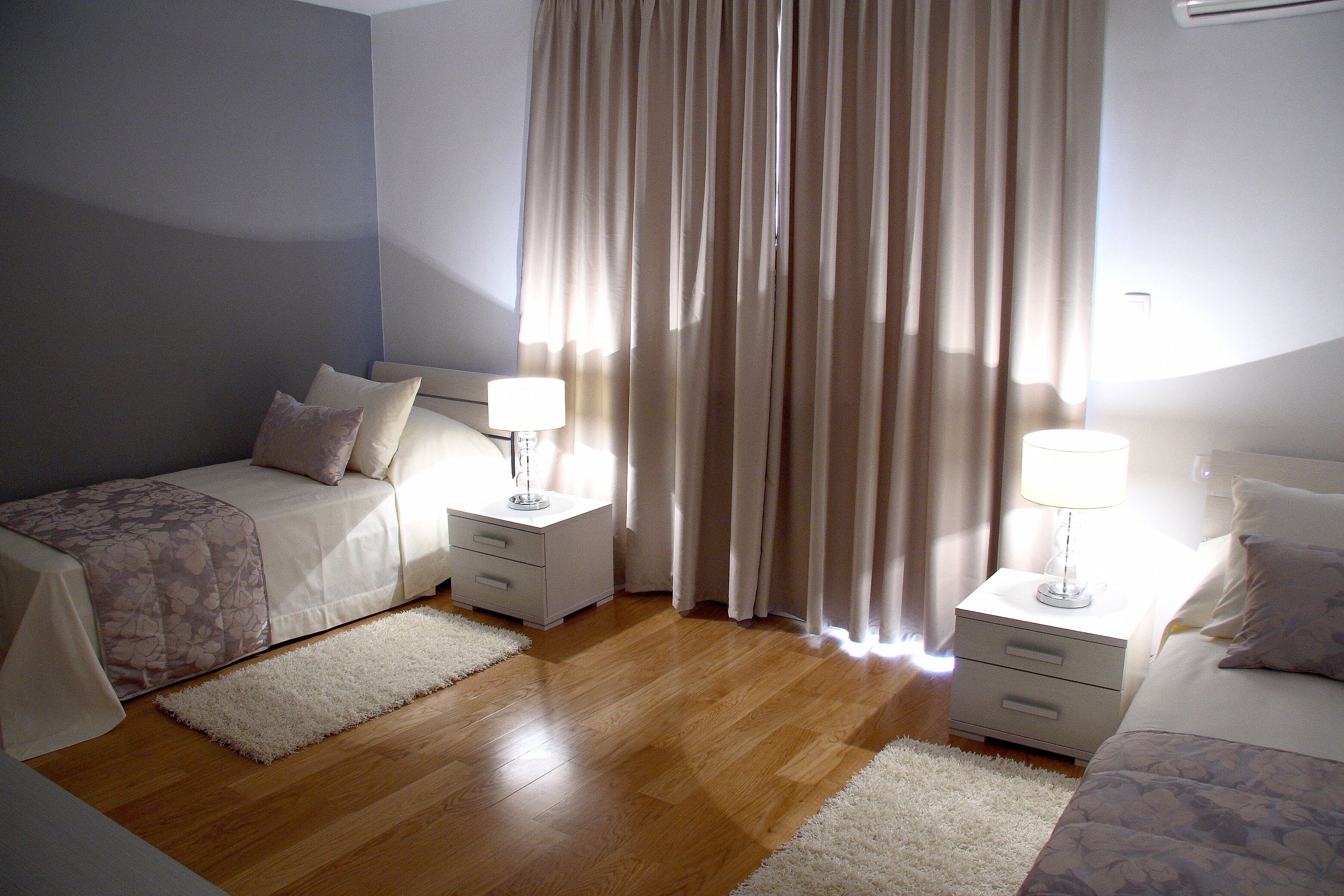 Twin bedroom