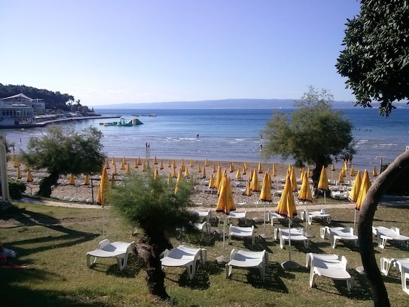 Una playa cerca