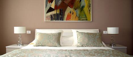 2 bedrooms, in-room safe, iron/ironing board, free WiFi