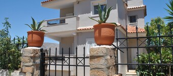 Nantia's studio apartment with bathroom and large veranda