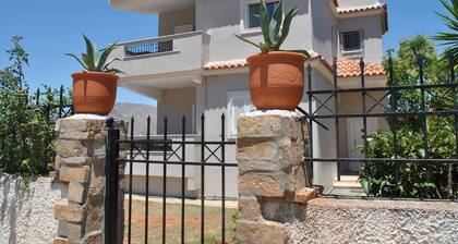 Nantia's studio apartment with bathroom and large veranda
