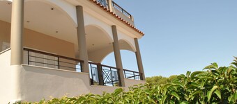 Nantia's studio apartment with bathroom and large veranda