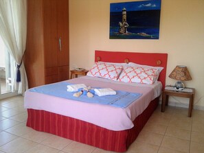 Fer et planche à repasser, accès Internet, draps fournis