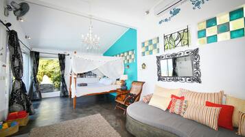 3 quartos, cofres nos quartos, escrivaninha