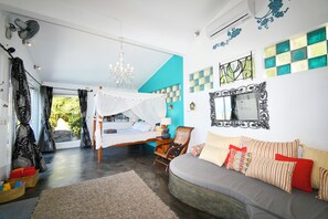 3 habitaciones, caja de seguridad en la habitación y escritorio 