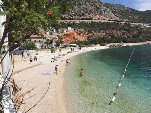 Villa individuelle de luxe avec piscine privée à débordement, vue panoramique sur la mer, Wifi, climatisation.