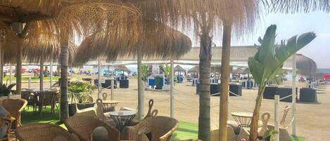 屋外ダイニングエリア