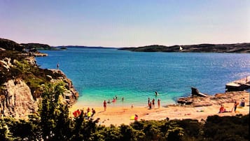 Plage à proximité, chaises longues