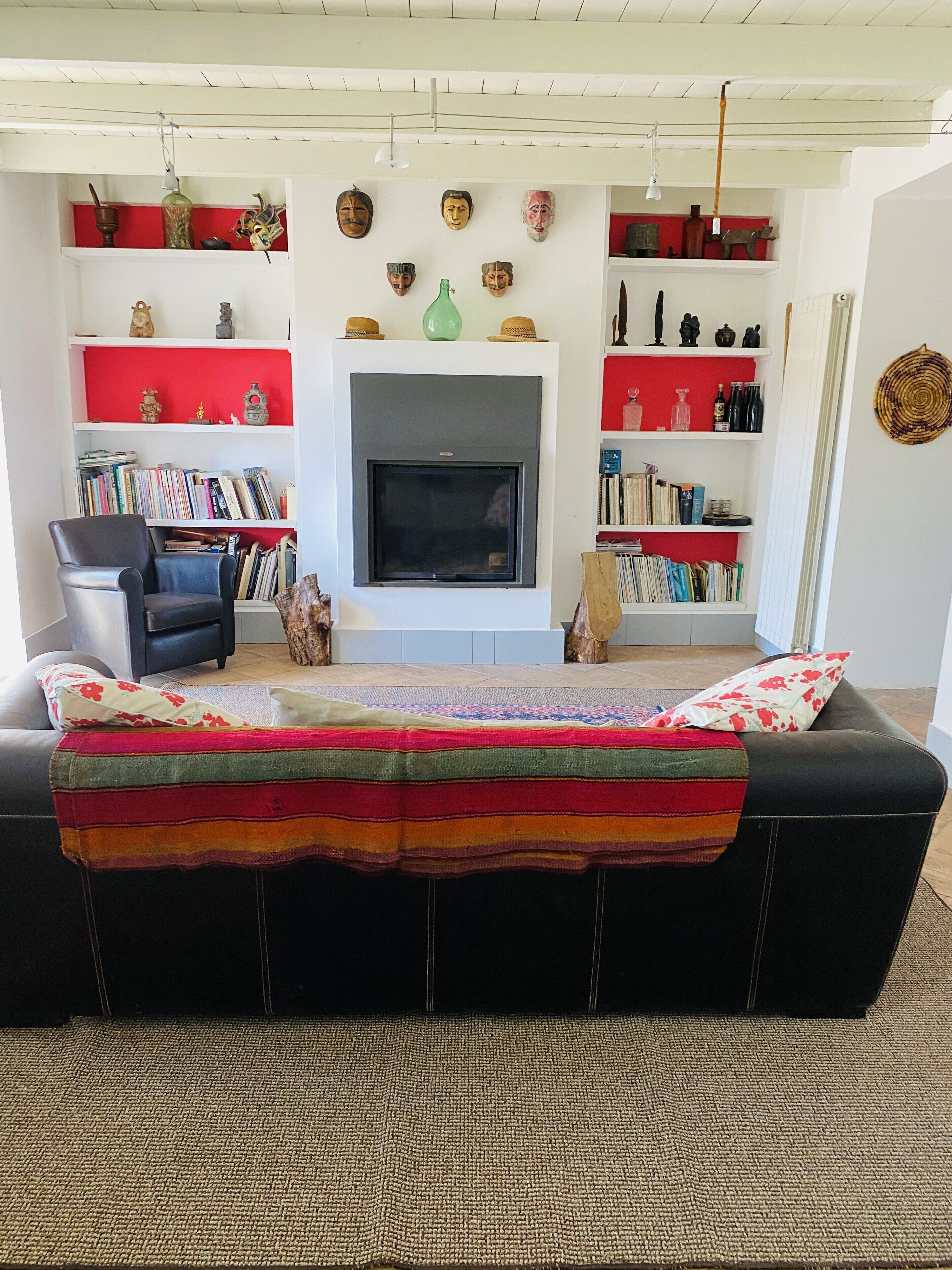 TV, fireplace, DVD player, books