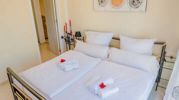 2 bedrooms, iron/ironing board, WiFi, bed sheets