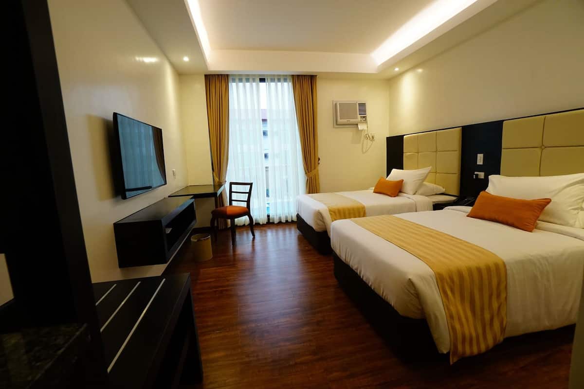 Standard Twin Room | Minibar, in-room safe, desk, free WiFi