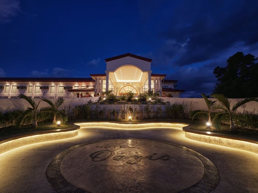 Boendets fasad - kväll/natt