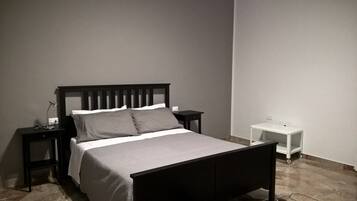 2 bedrooms, internet, bed sheets