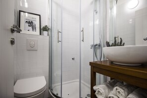 Shower, hair dryer, towels, soap - Luxury apartment near the beach with a sea view (Makarska)