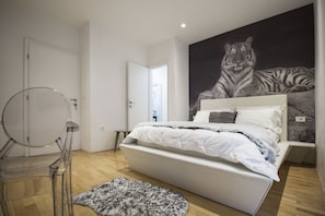 3 عدّة غرف نوم ومكتب ومكواة/لوح كي وسرير سفر