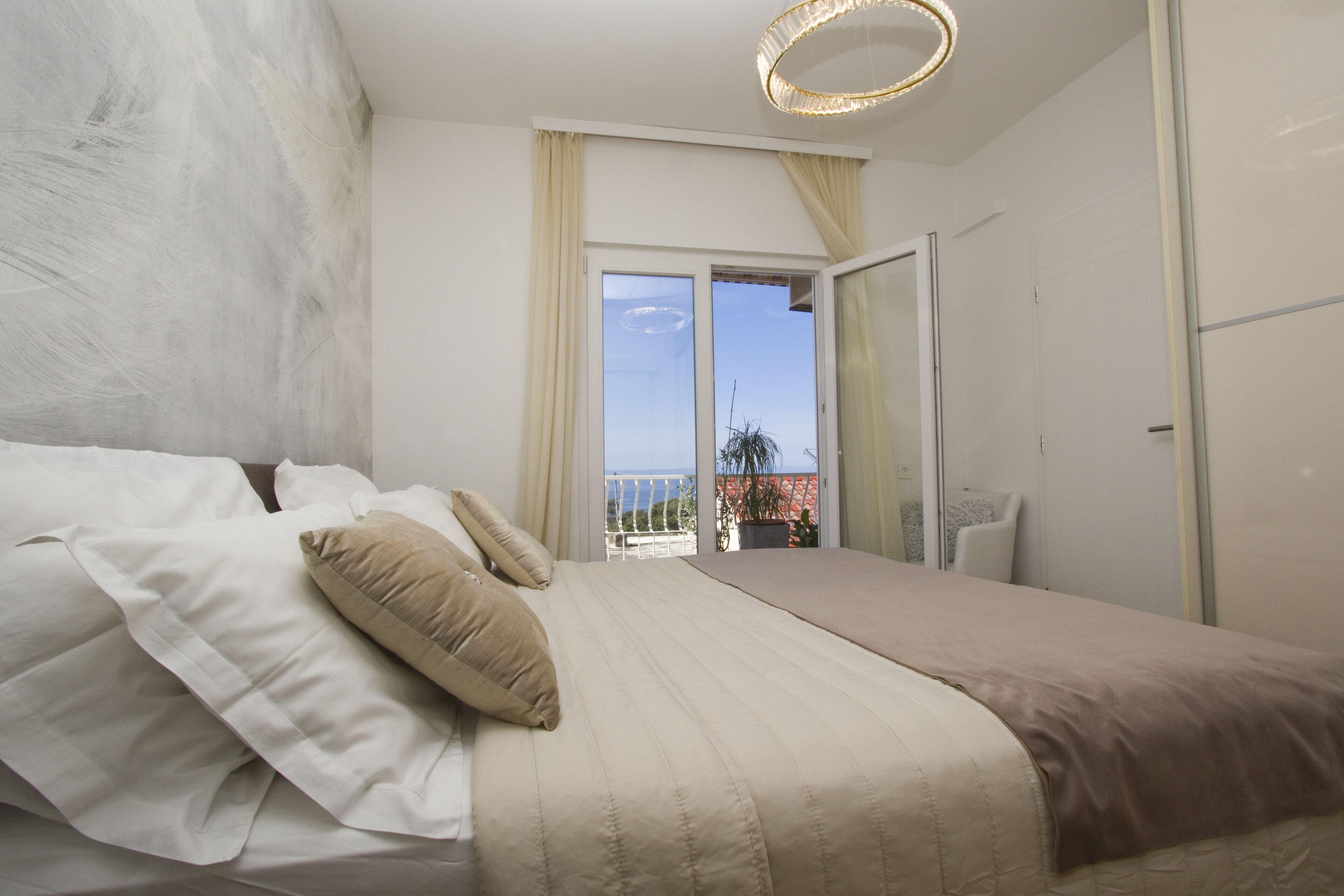 3 Schlafzimmer, Schreibtisch, Bügeleisen/Bügelbrett, Reisekinderbett