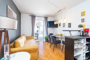 Smart TV - 2 bedroom, 2 bathroom Apartment in Lapad with a large terrace and parking (Dubrovnik)