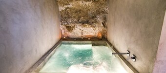 HOHLE Cave Suite (Cave Hotel Lomas de Ruvira)