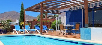 Nydelig villa, air-con, gratis Wi-Fi og privat basseng, i Las Coloradas, Playa Blanca.