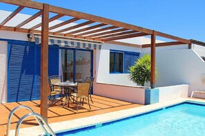 Outdoor pool, a heated pool - Lovely Villa, Air-con,Free Wi-Fi & Private Pool, In Las Coloradas,Playa Blanca. (Playa Blanca)