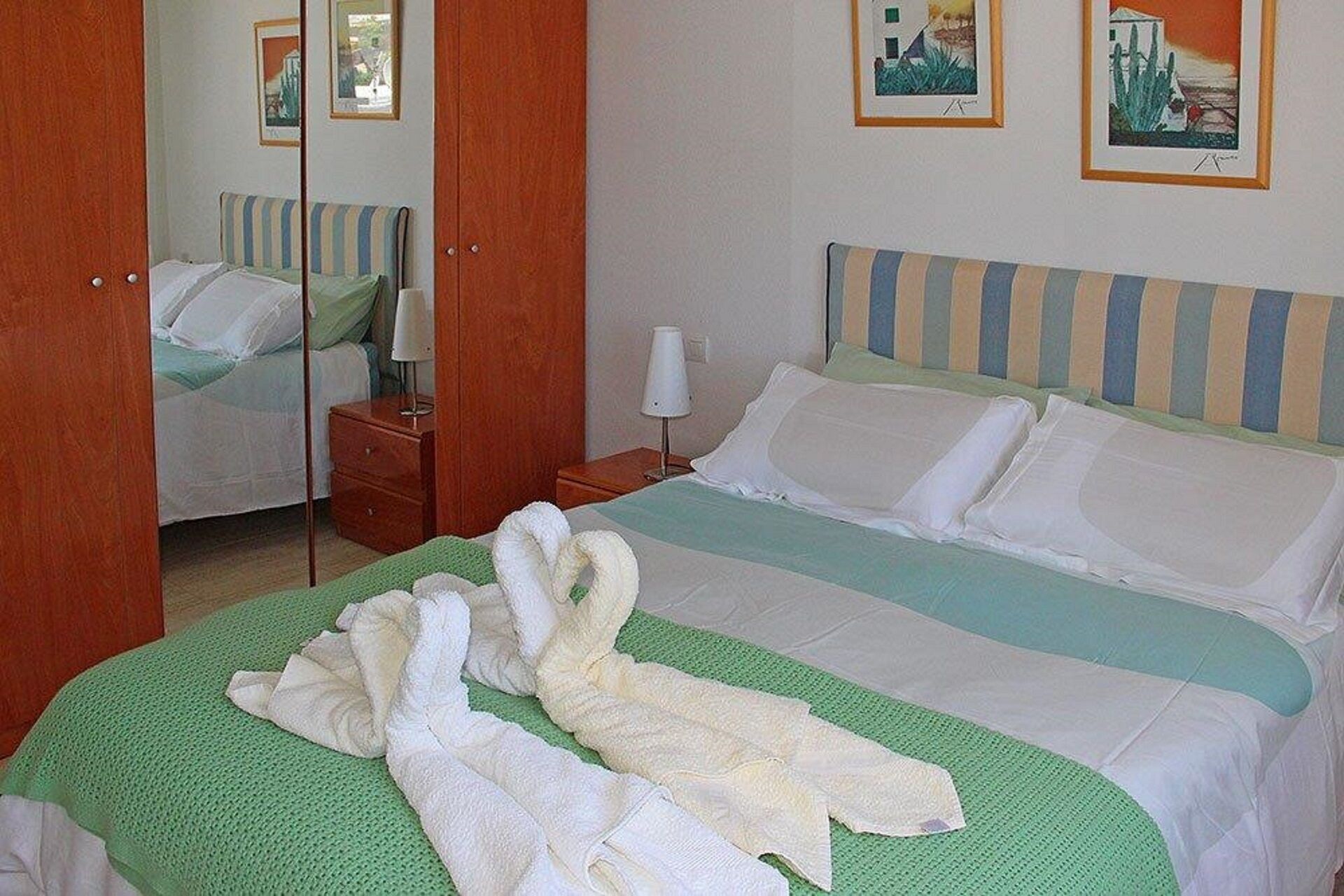 2 bedrooms, in-room safe, iron/ironing board, free WiFi