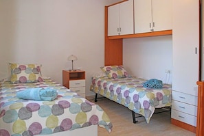2 bedrooms, in-room safe, iron/ironing board, free WiFi