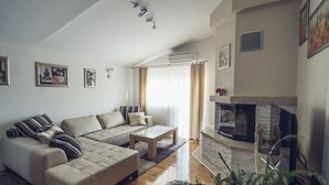 A living room with a sofa, coffee table, and fireplace. - COZY HOUSE HEATED POOL, NEAR BEACH IN SPLIT COUNTY (Imotski)