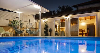 COZY HOUSE HEATED POOL, NEAR BEACH IN SPLIT COUNTY