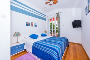 4 bedrooms, iron/ironing board, free WiFi, bed sheets