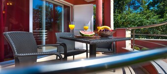 Charming holiday house, just 150 m meters from the pebble beach