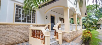  Family villa with pool on Panglao Island close to beach and dive sites