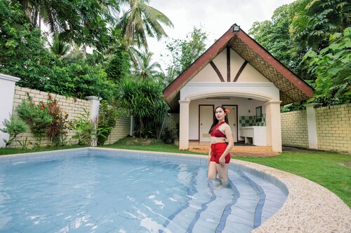  Family villa with pool on Panglao Island close to beach and dive sites