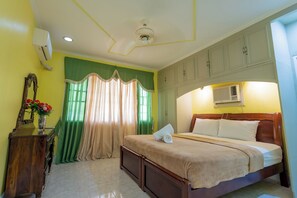 6 bedrooms, in-room safe, iron/ironing board, WiFi