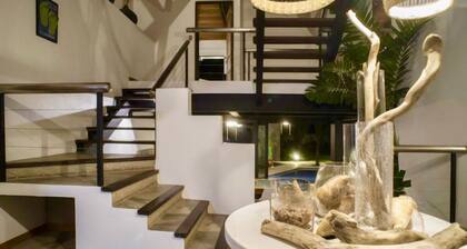 MODERN AND MAGICAL VILLA WALKING DISTANCE FROM THE BEACH!