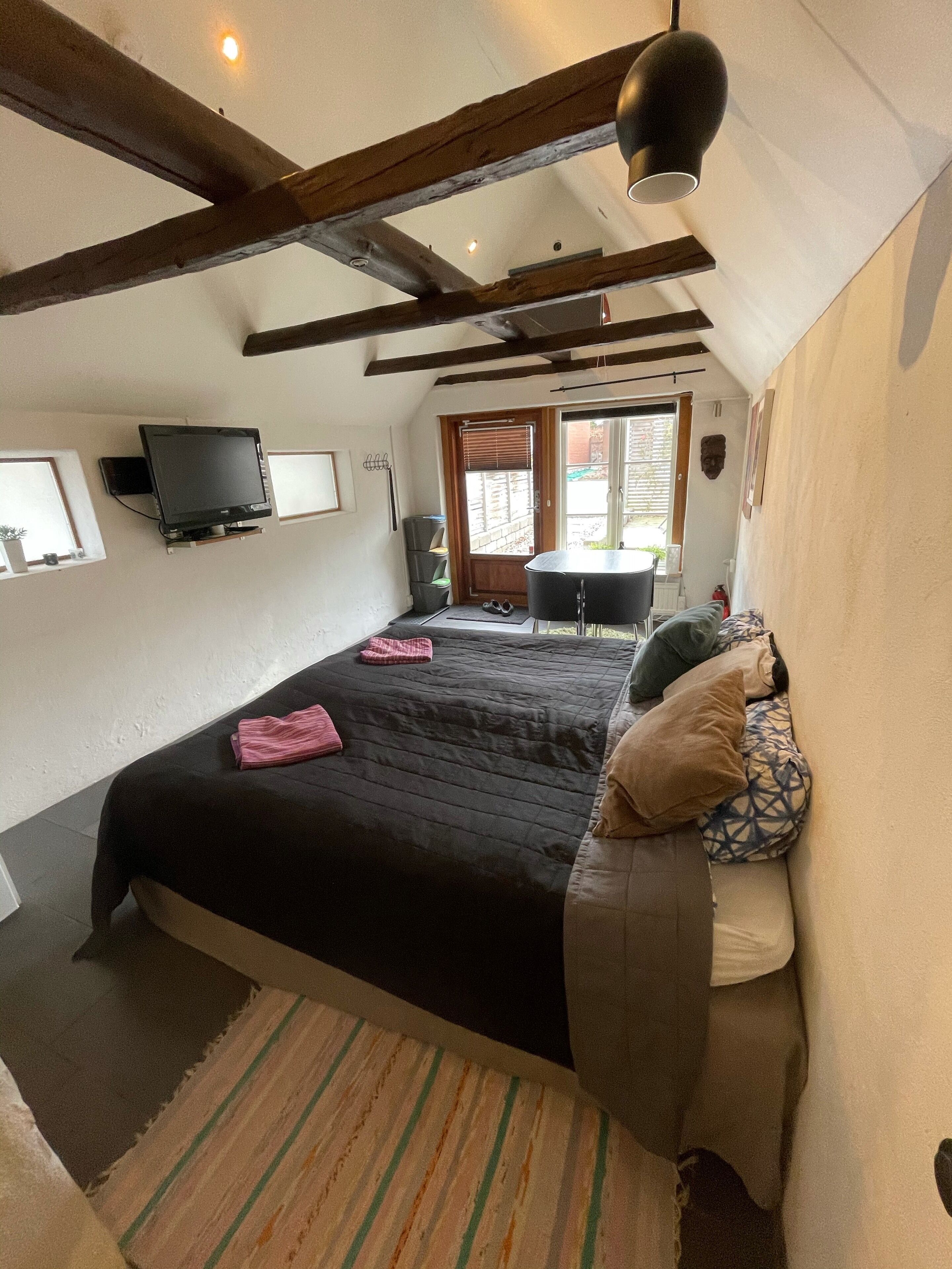 2 bedrooms, desk, iron/ironing board, free WiFi