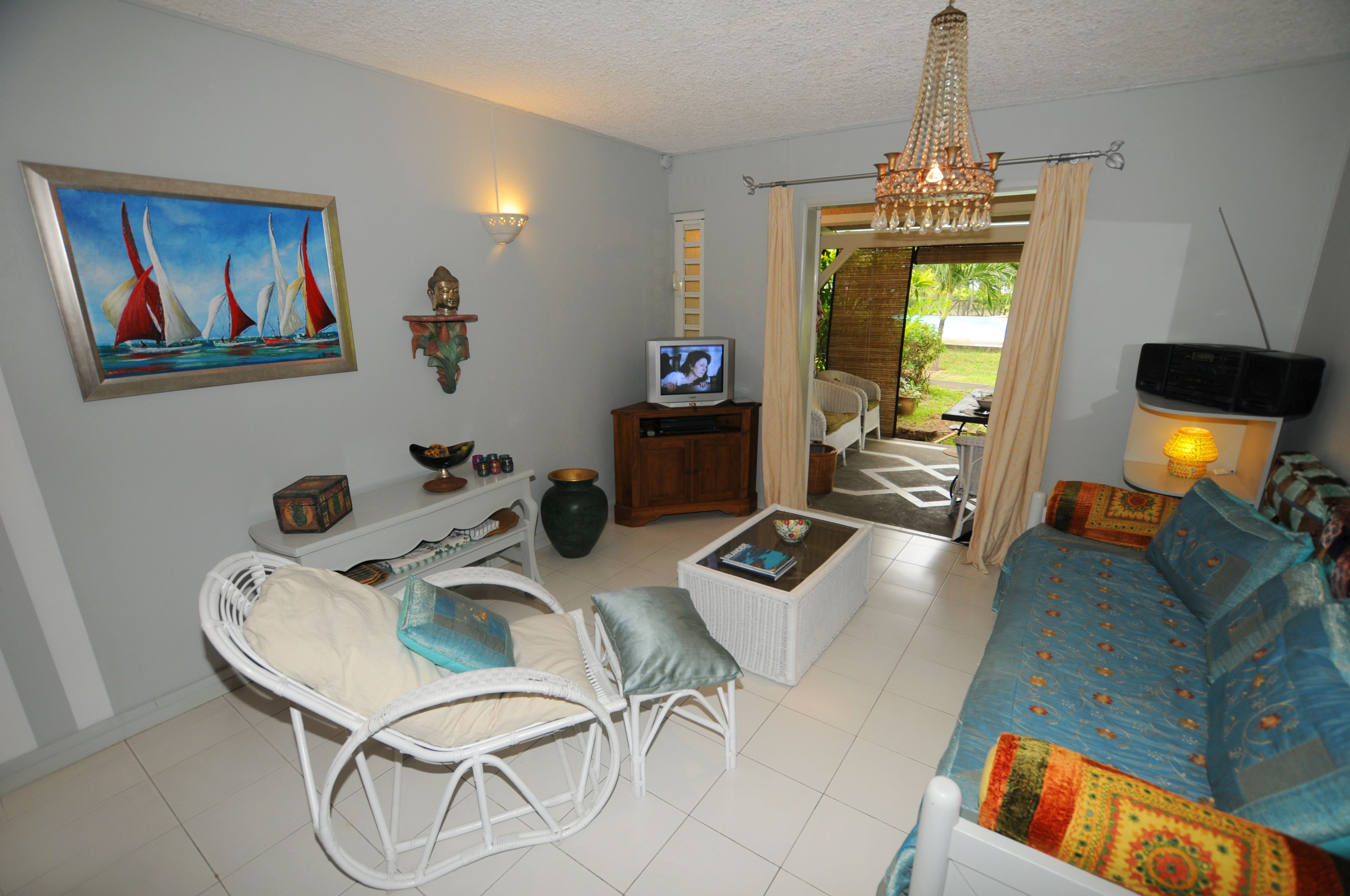 Superior House | Living area | 110-cm TV with satellite channels, DVD player, stereo