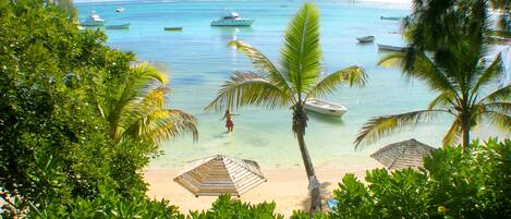 In Strandnähe, weißer Sandstrand