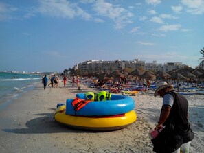 Perto da praia, toalhas de praia